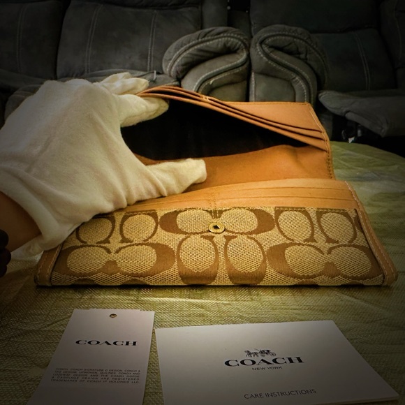 Vintage Y2K Coach Brown and Yellow Tapestry Decor clutch wallet ❌60% OFF SALE❌ - Picture 9 of 16